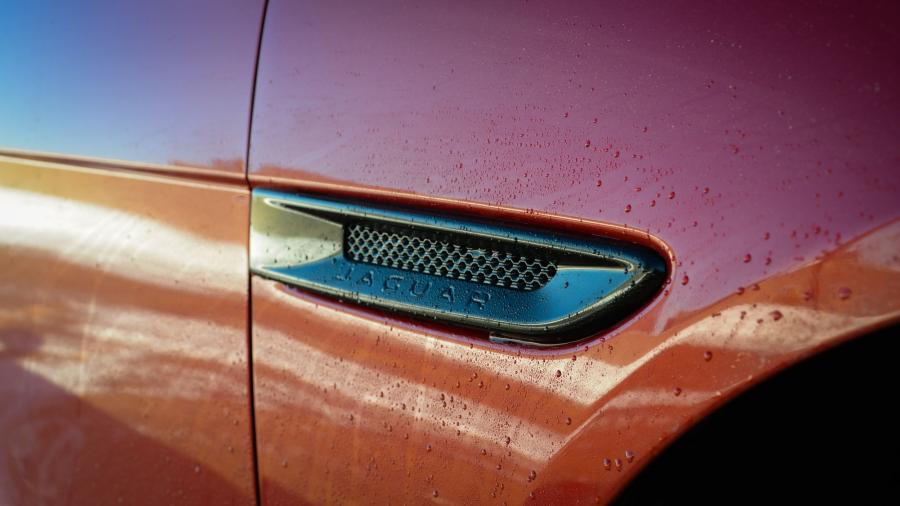Детали экстерьера Jaguar XE S AWD 2017 года  (NA) (фото 14 из 16)